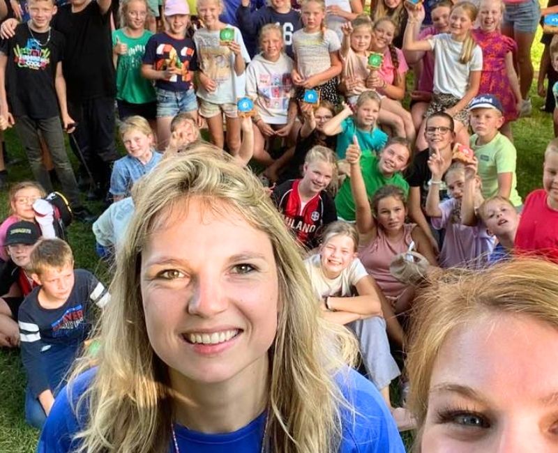 Kinderen en jongeren bij een Jong Nederland activiteit